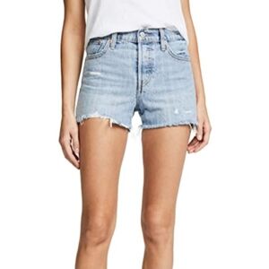 Levi Wedgie Light Wash Short